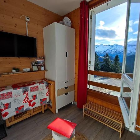 Le Petit Nid Rouge Daire Ustou Dış mekan fotoğraf