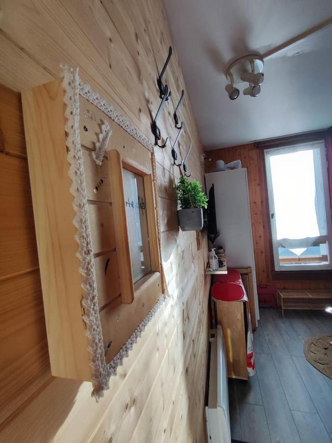 Le Petit Nid Rouge Daire Ustou Dış mekan fotoğraf